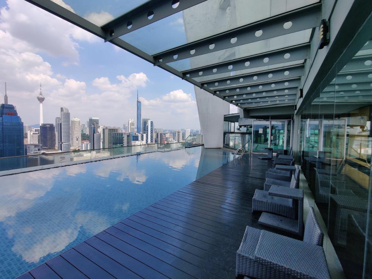 Skybed Over The Sky Hostel @Regalia Suites & Residences Kl Kuala Lumpur Luaran gambar